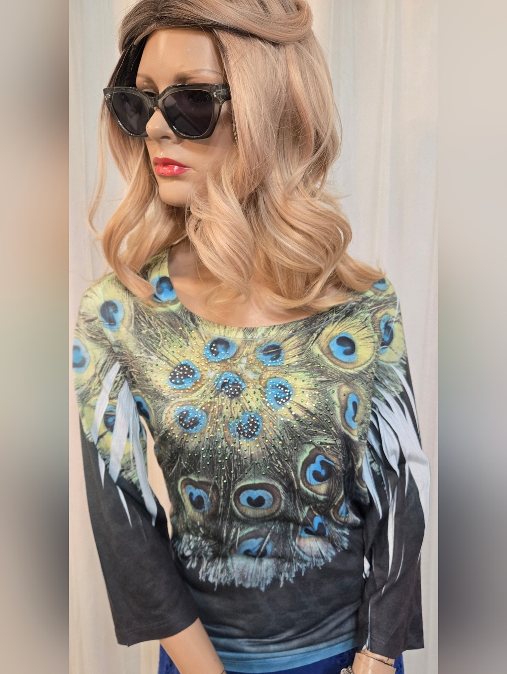 Peacock Feather Print 3 Quarter Sleeve Top in Blue & Green With Bead Detail. EUC
